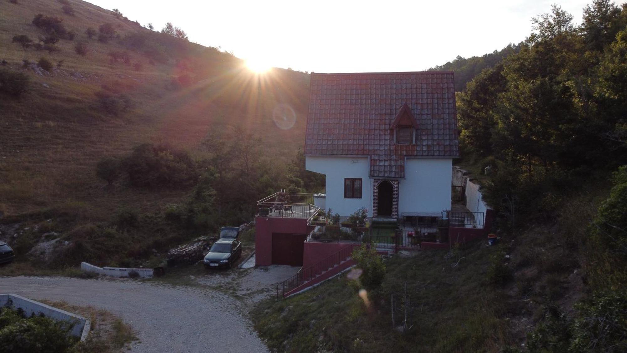 Villa Vikendica "Oaza Mira" Gacko Exterior foto