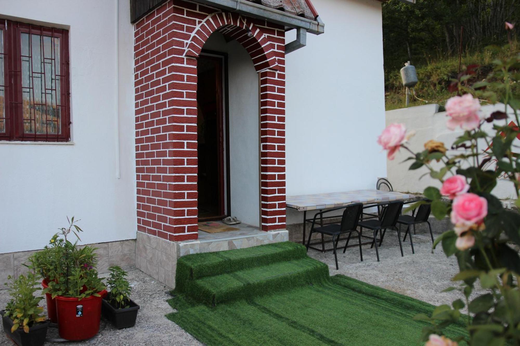 Villa Vikendica "Oaza Mira" Gacko Exterior foto